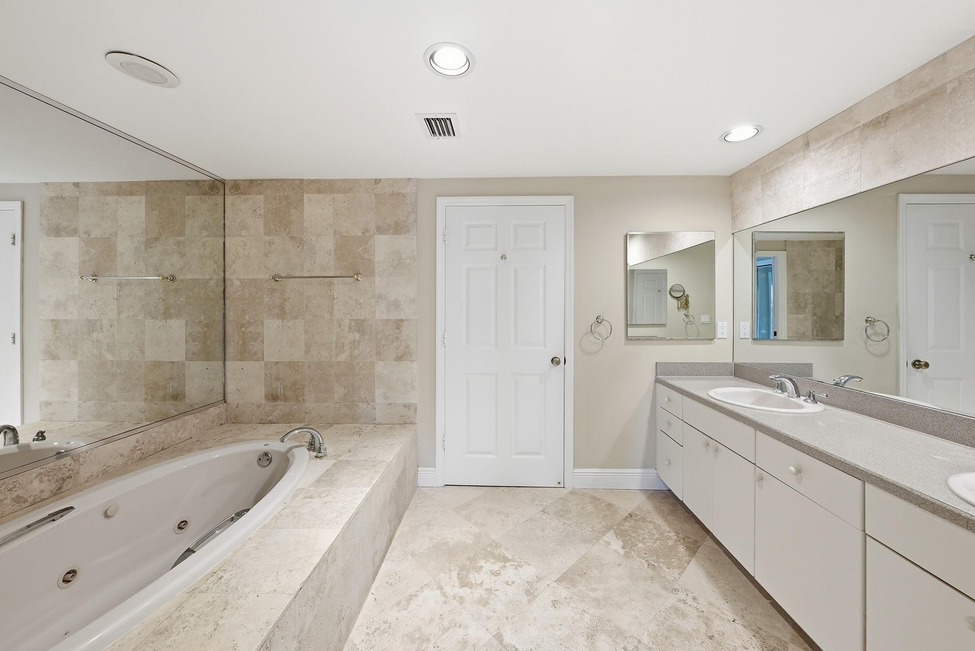 Royal Harbour Yacht Club - Residential Lease