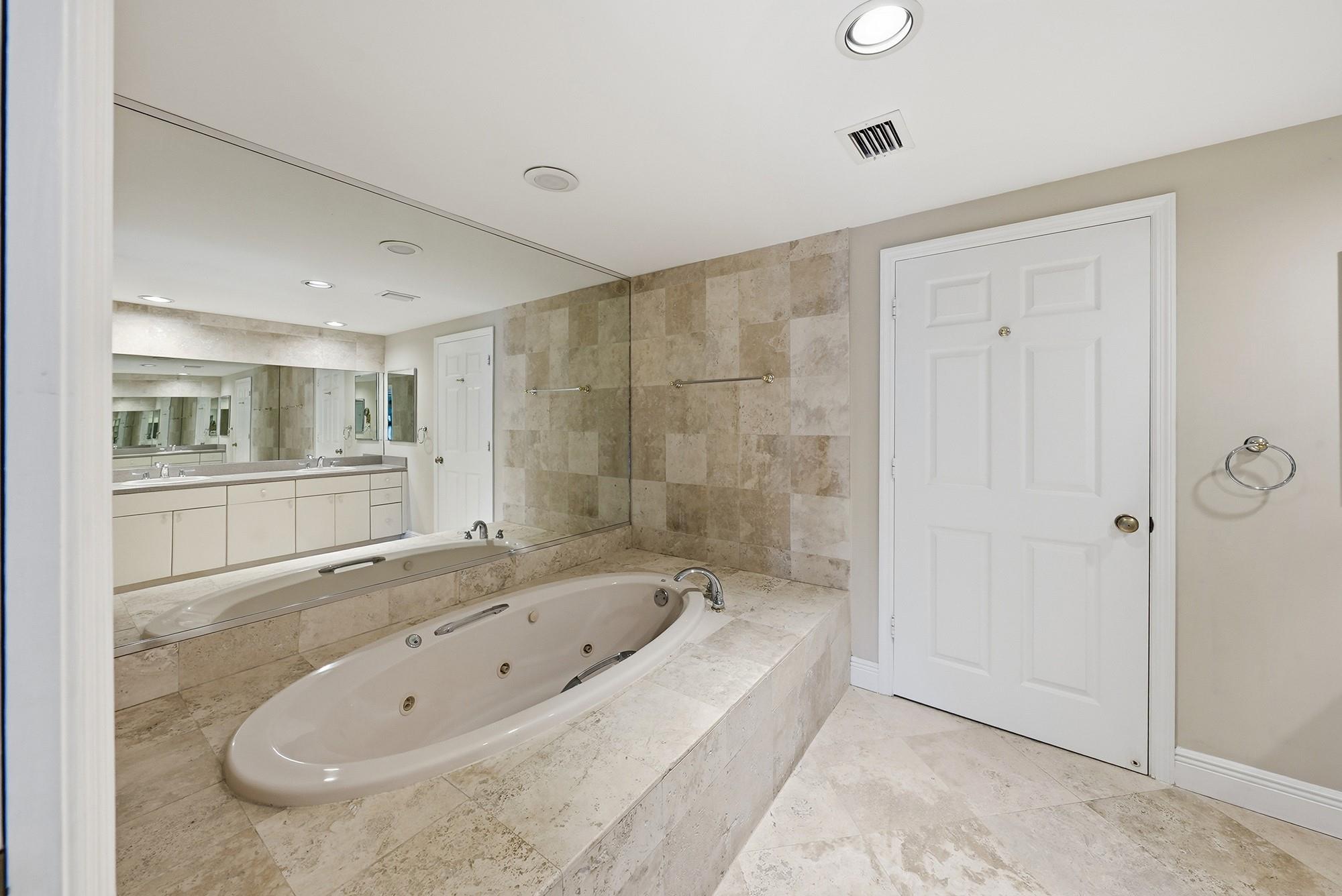 Royal Harbour Yacht Club - Residential Lease