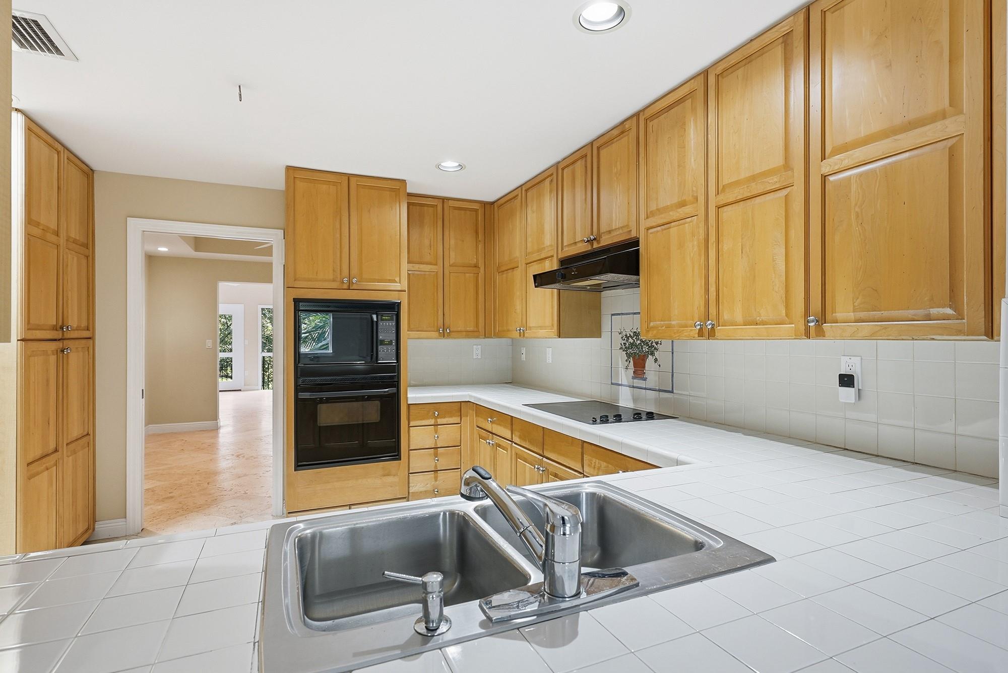 Royal Harbour Yacht Club - Residential Lease