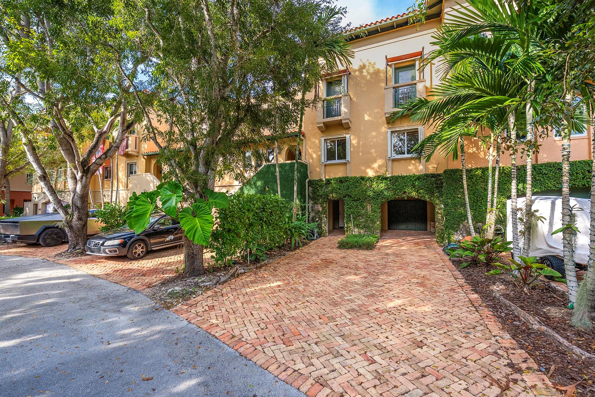 Royal Harbour Yacht Club - Residential Lease