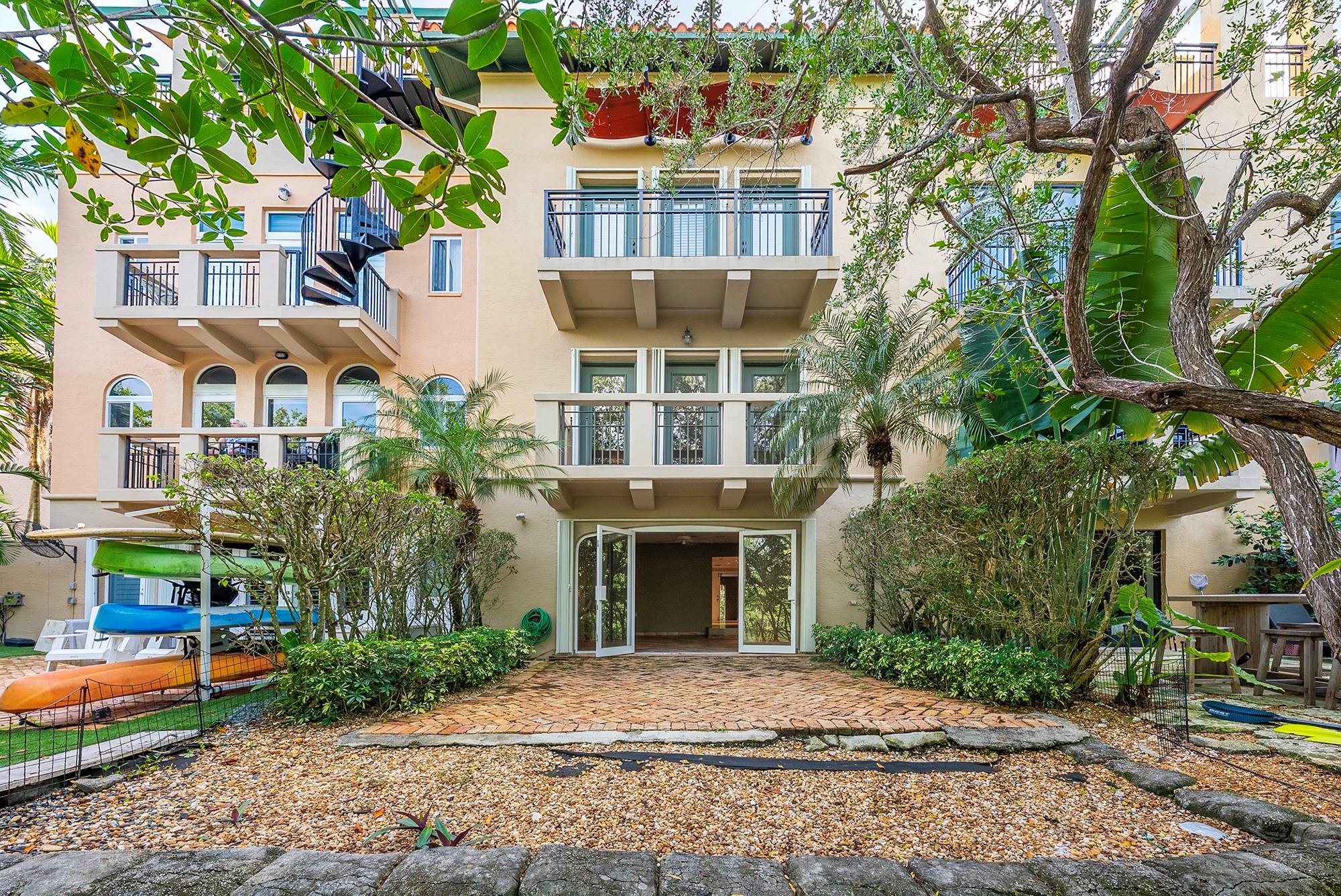 Royal Harbour Yacht Club - Residential Lease