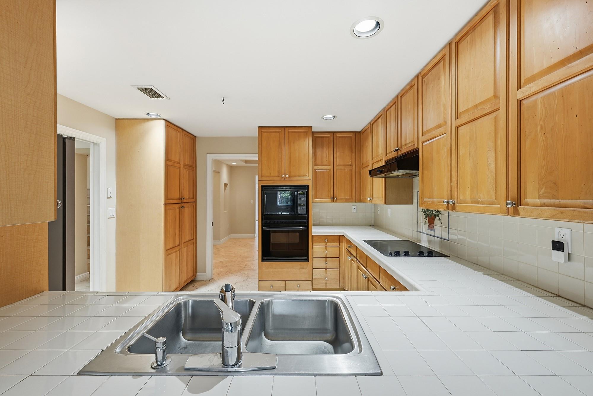 Royal Harbour Yacht Club - Residential Lease