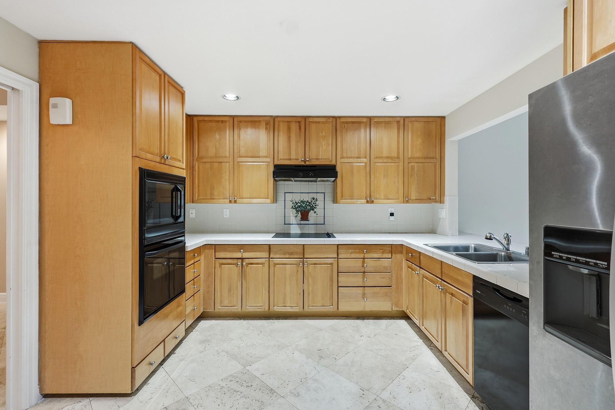 Royal Harbour Yacht Club - Residential Lease