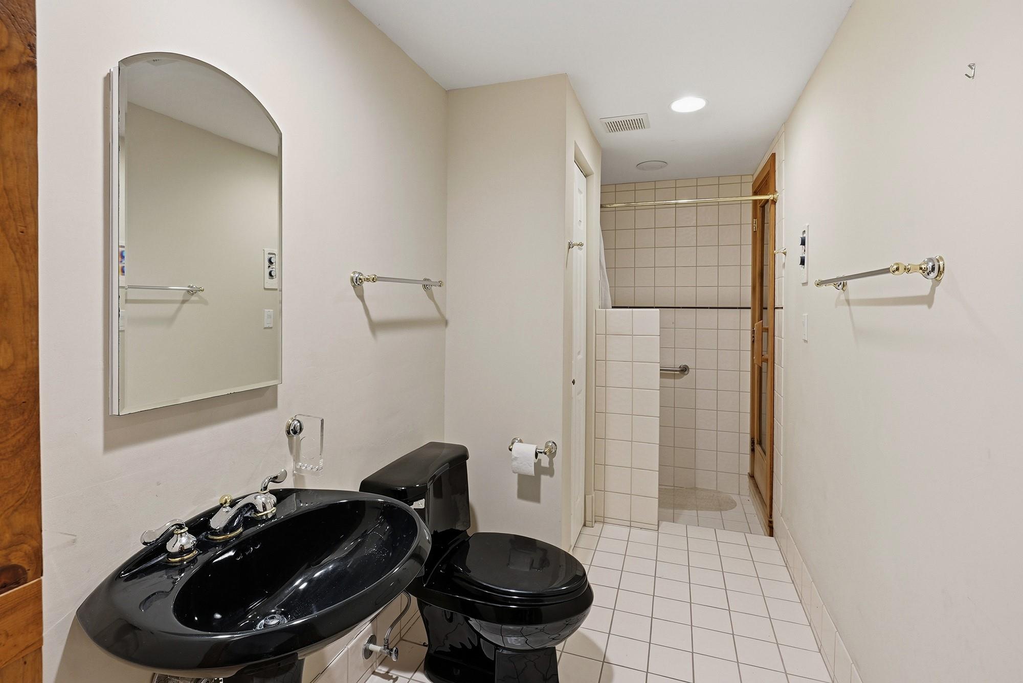 Royal Harbour Yacht Club - Residential Lease