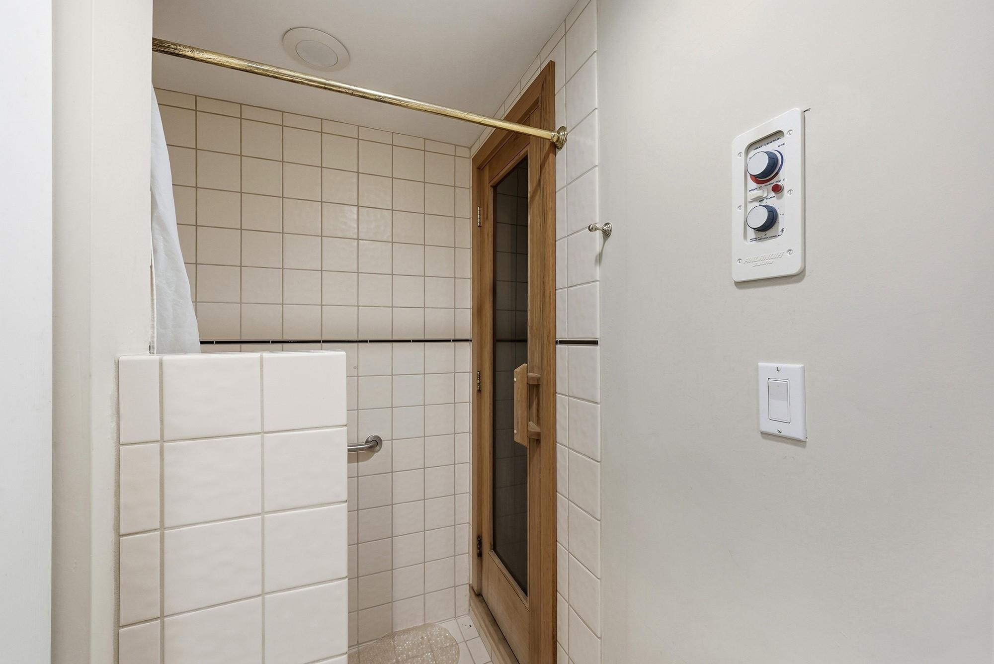 Royal Harbour Yacht Club - Residential Lease