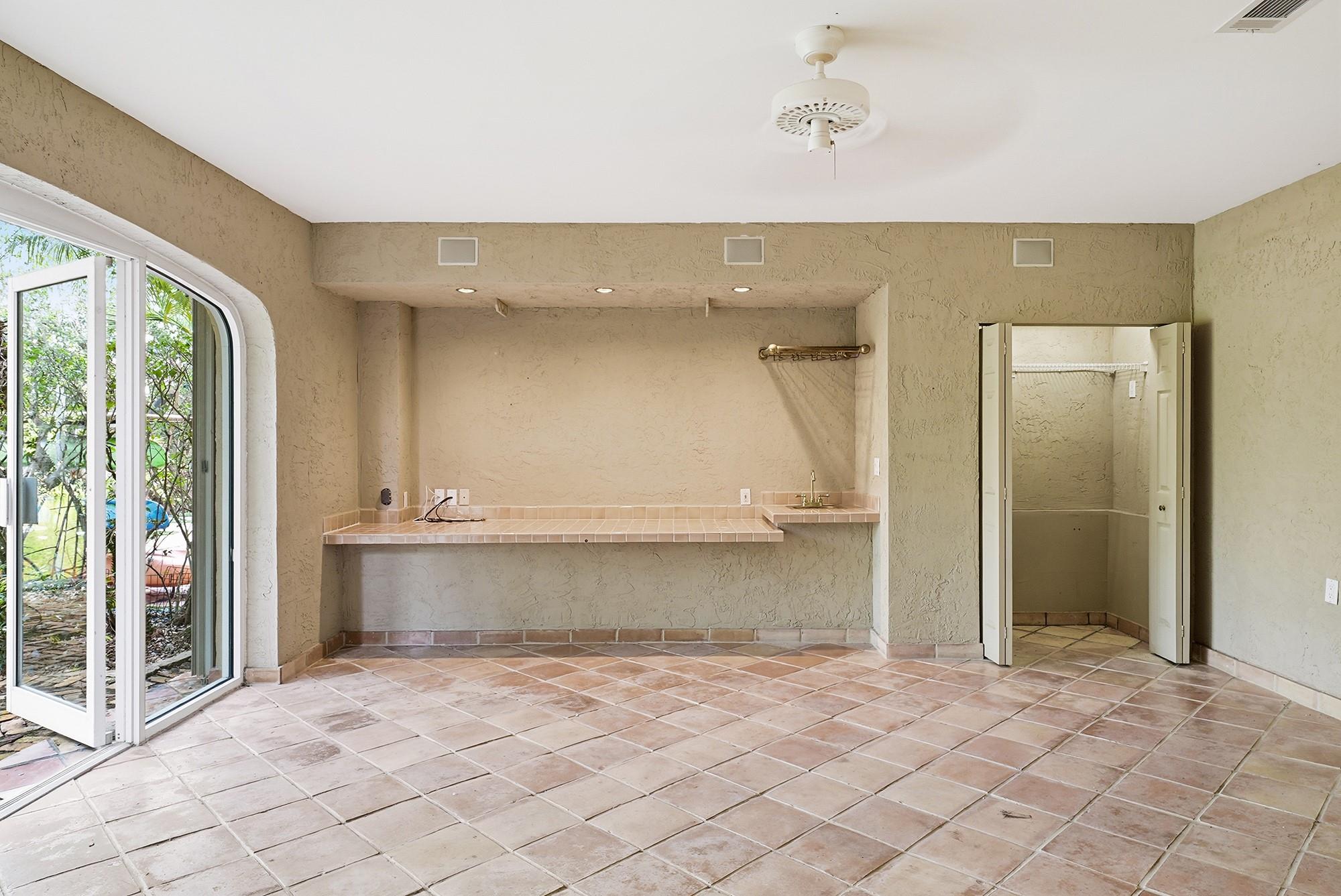 Royal Harbour Yacht Club - Residential Lease