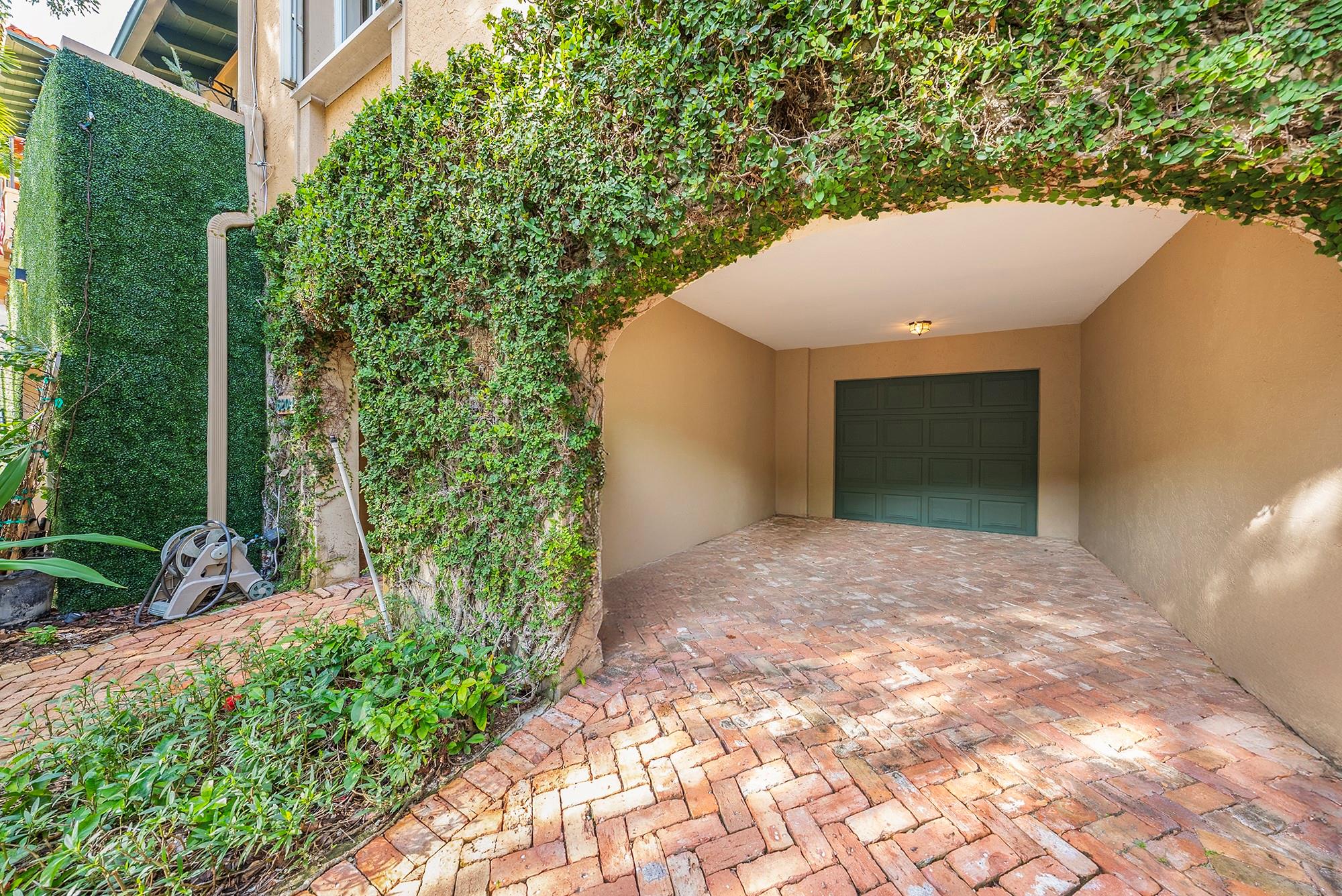 Royal Harbour Yacht Club - Residential Lease