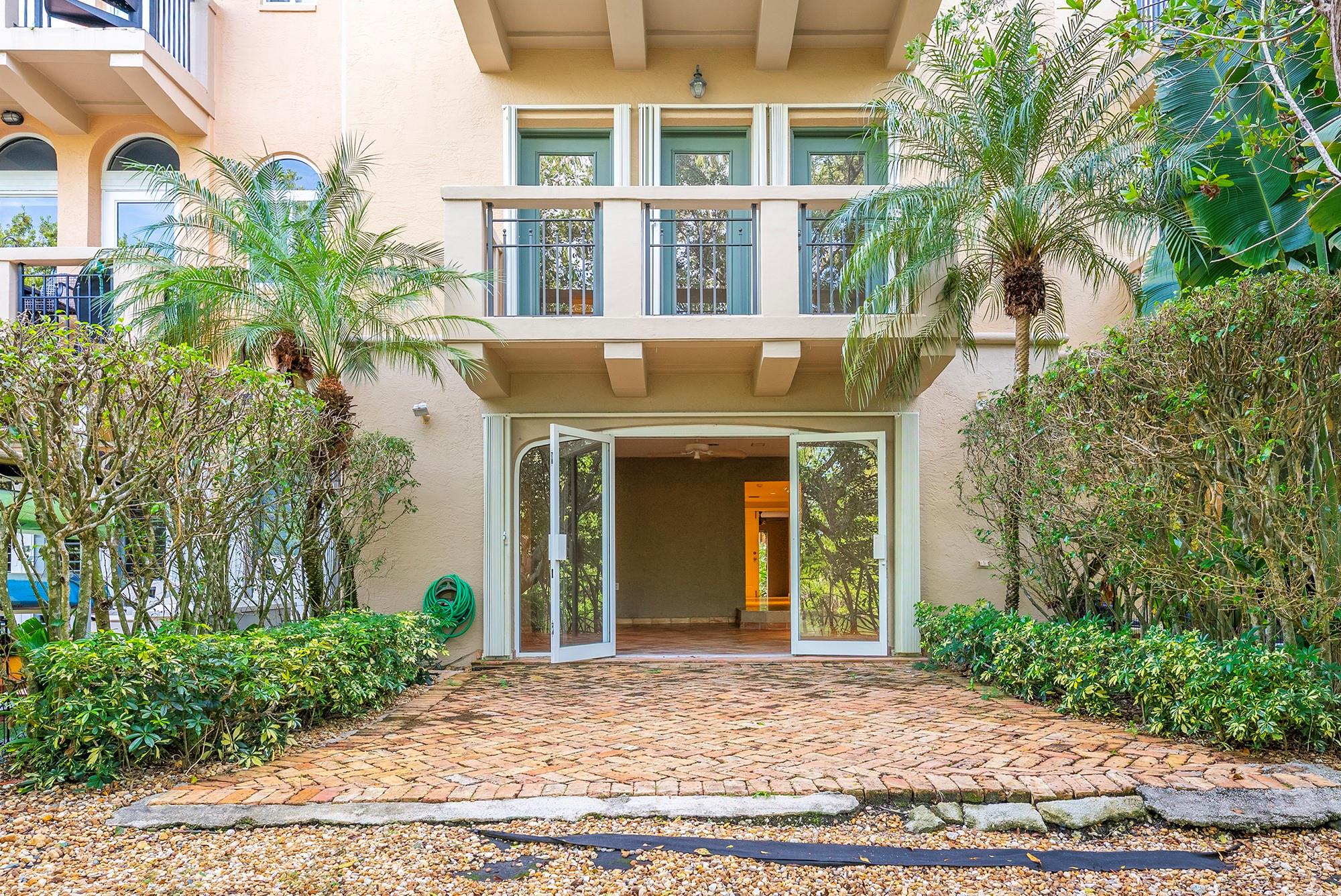 Royal Harbour Yacht Club - Residential Lease