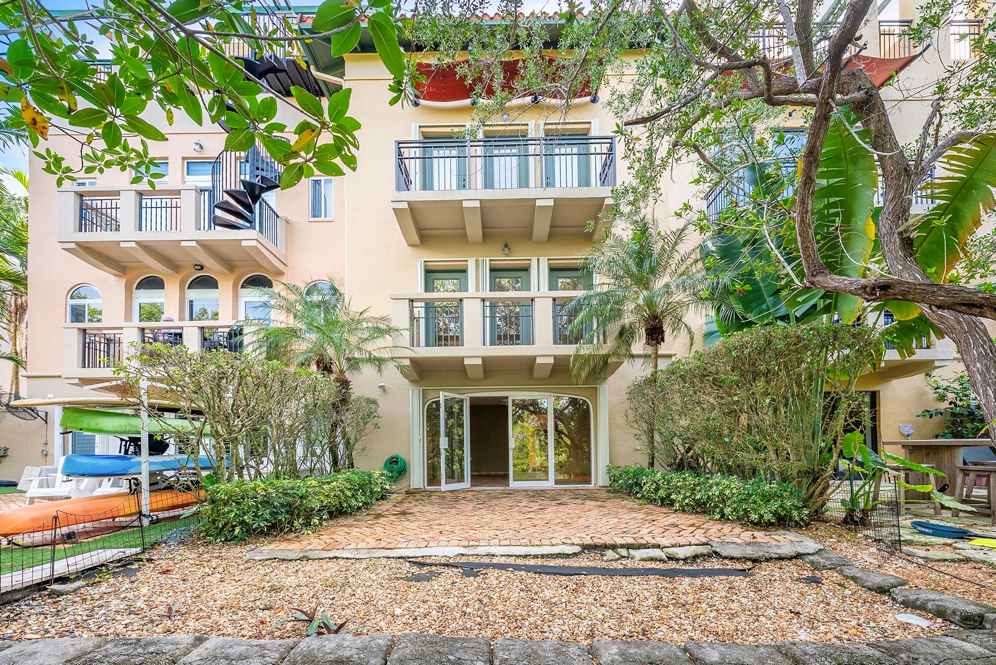 Royal Harbour Yacht Club - Residential Lease