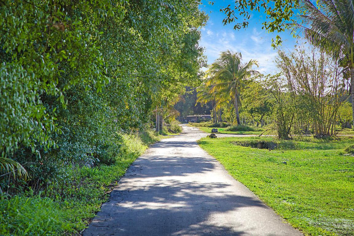 LOXAHATCHEE GROVES - Residential