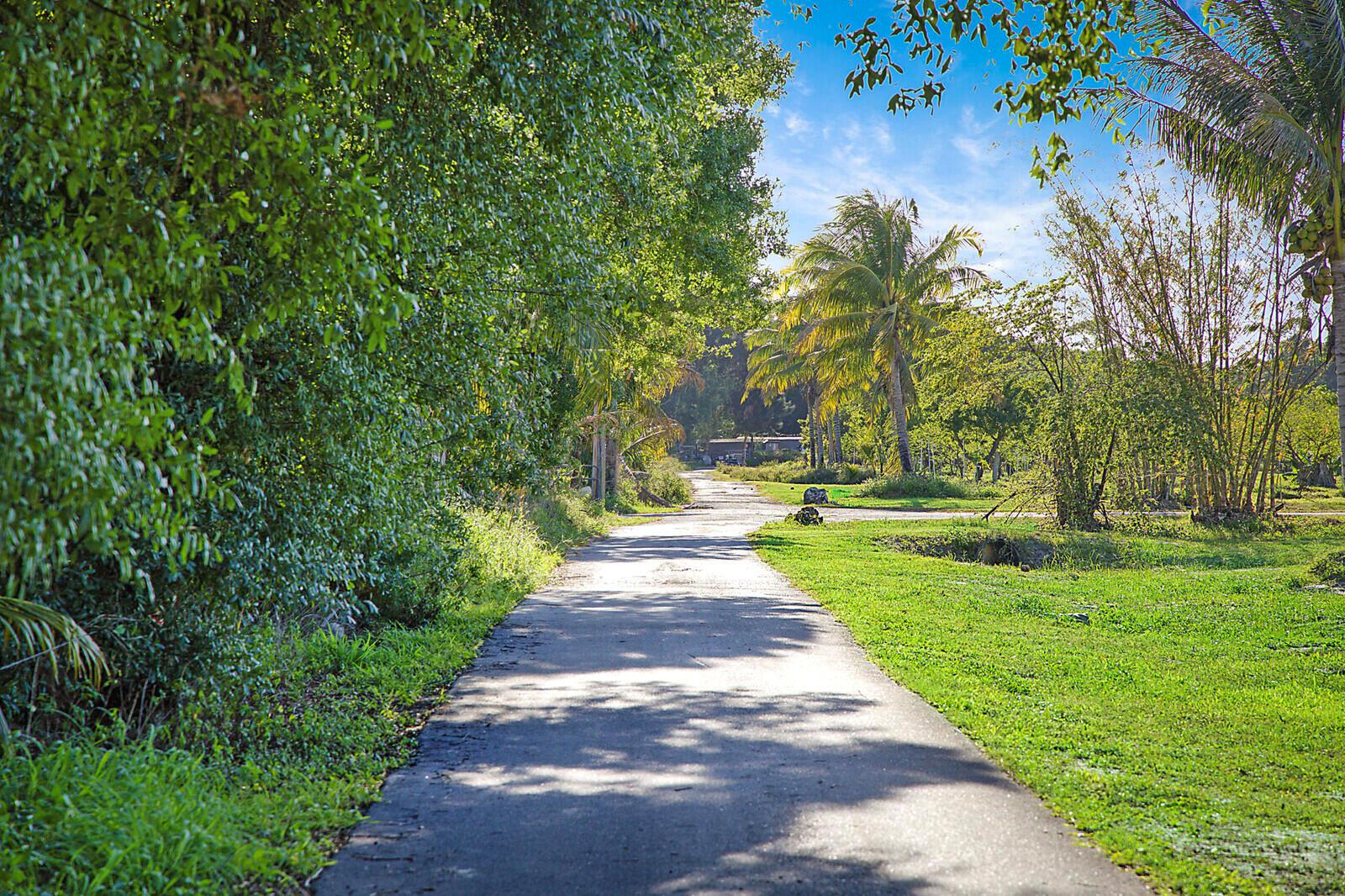 LOXAHATCHEE GROVES - Residential