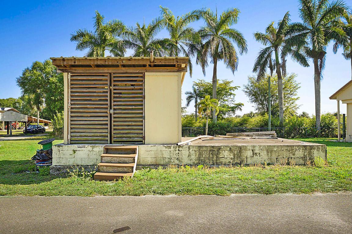 LOXAHATCHEE GROVES - Residential