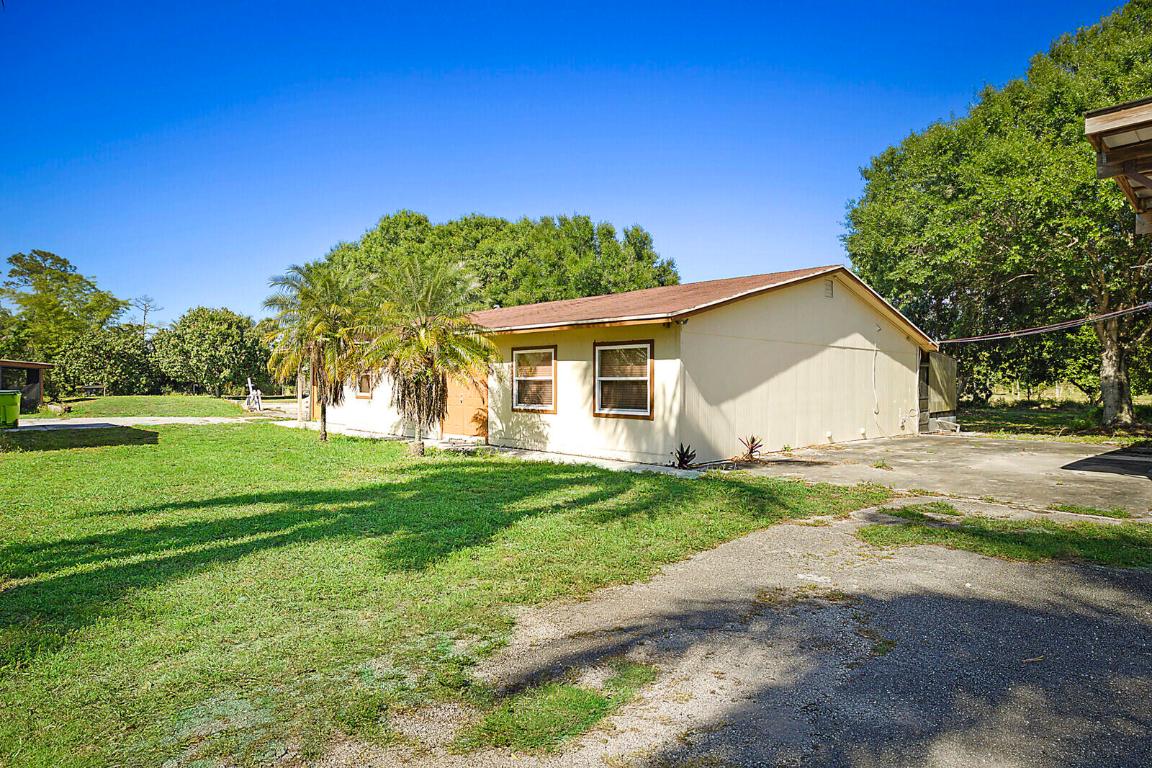 LOXAHATCHEE GROVES - Residential
