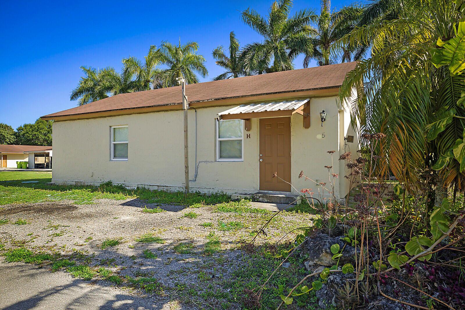 LOXAHATCHEE GROVES - Residential