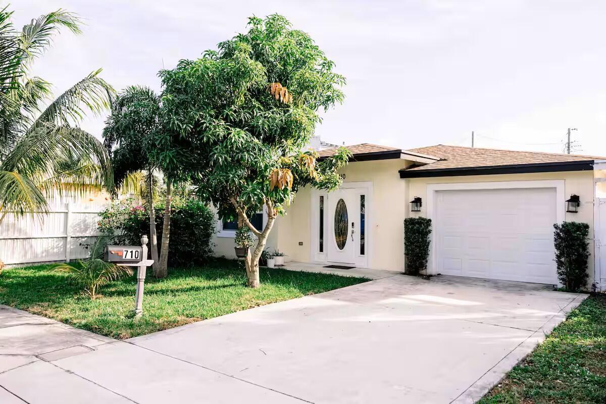ABSOLUTELY BEAUTIFUL, FULLY RENOVATED BRAND NEW SINGLE FAMILY, WITHING MINUTES FROM THE BEACH, SHOPS AND RESTAURANTS. PROPERTY IS FURNISHED, UNFURNISHED $4500 PER MONTH. LANDLORD MIGHT CONSIDER 1ST AND SECURITY DEPOSIT.