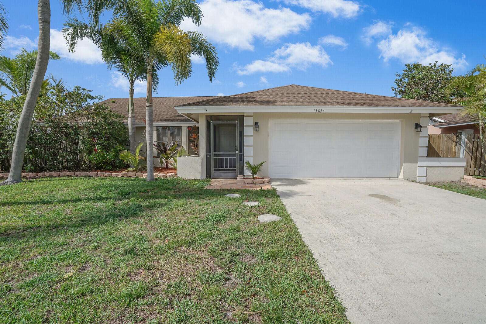 SUGAR POND MANOR OF WELLINGTONLT 17 BLK 77 - Residential Lease