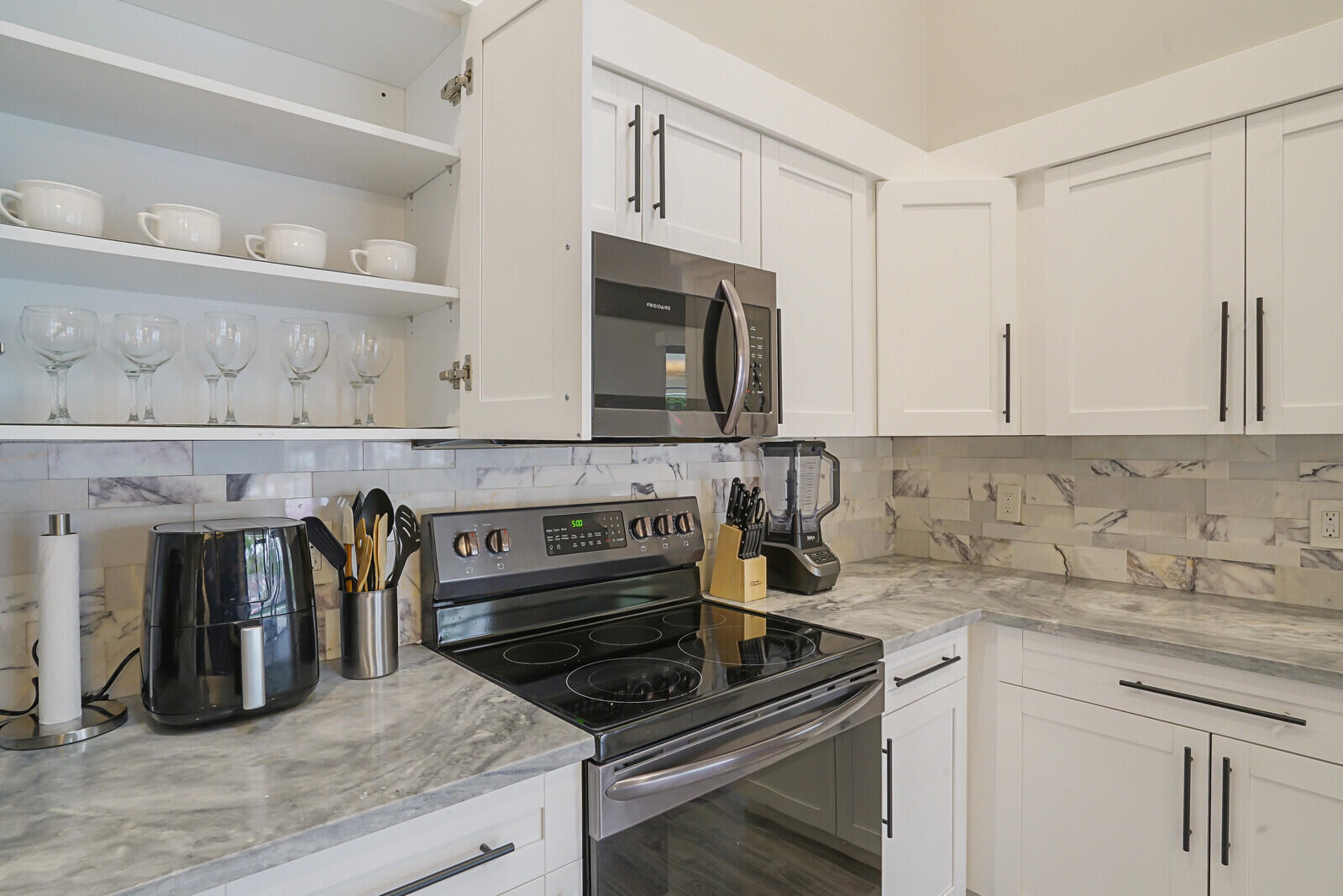 SUGAR POND MANOR OF WELLINGTONLT 17 BLK 77 - Residential Lease