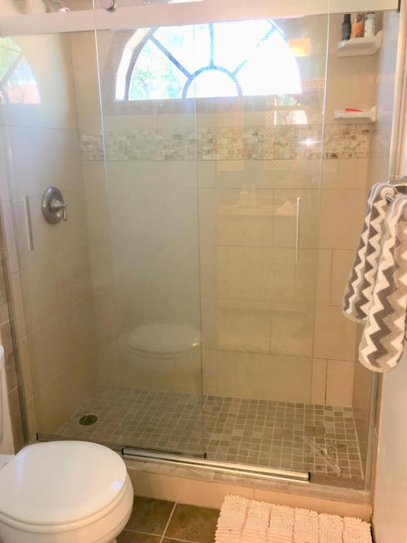 UNO LAGO - Residential Lease