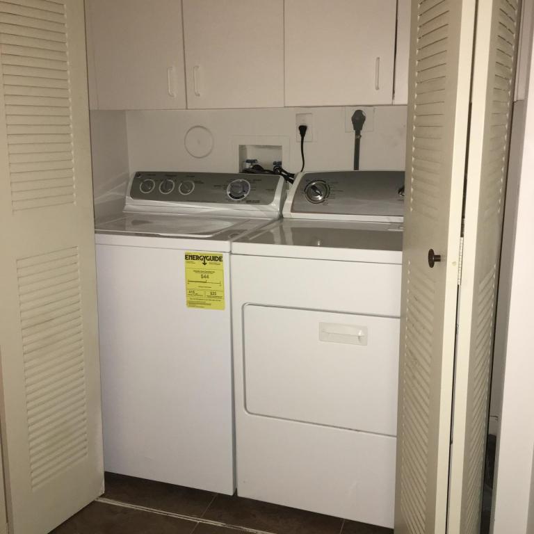 UNO LAGO - Residential Lease