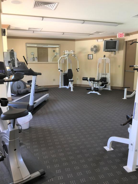 UNO LAGO - Residential Lease