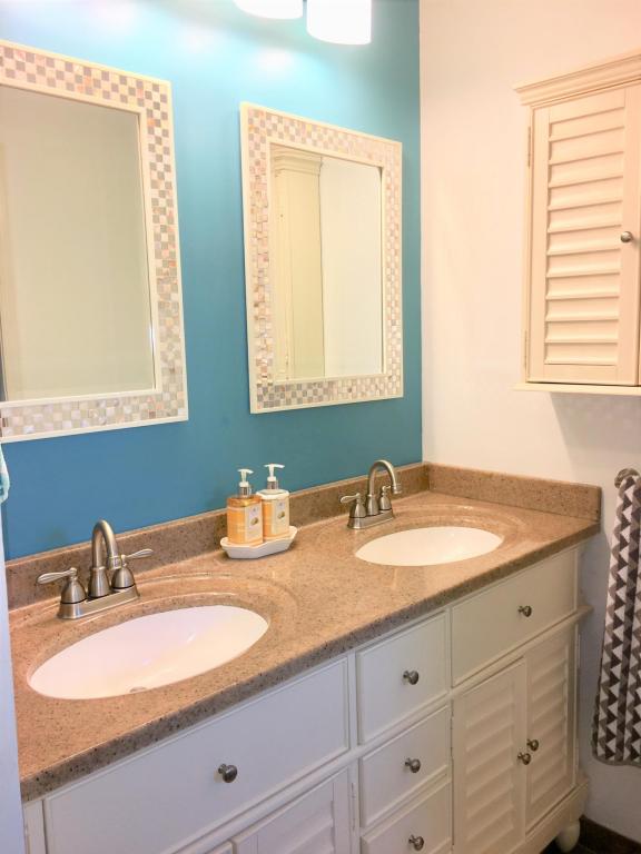 UNO LAGO - Residential Lease