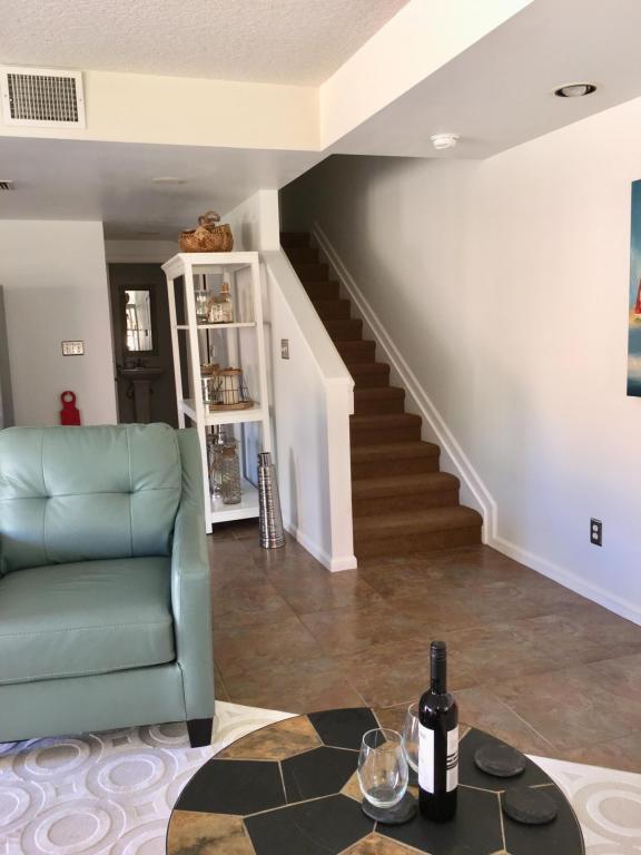 UNO LAGO - Residential Lease