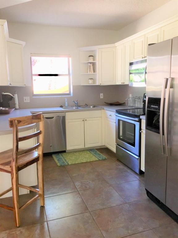 UNO LAGO - Residential Lease