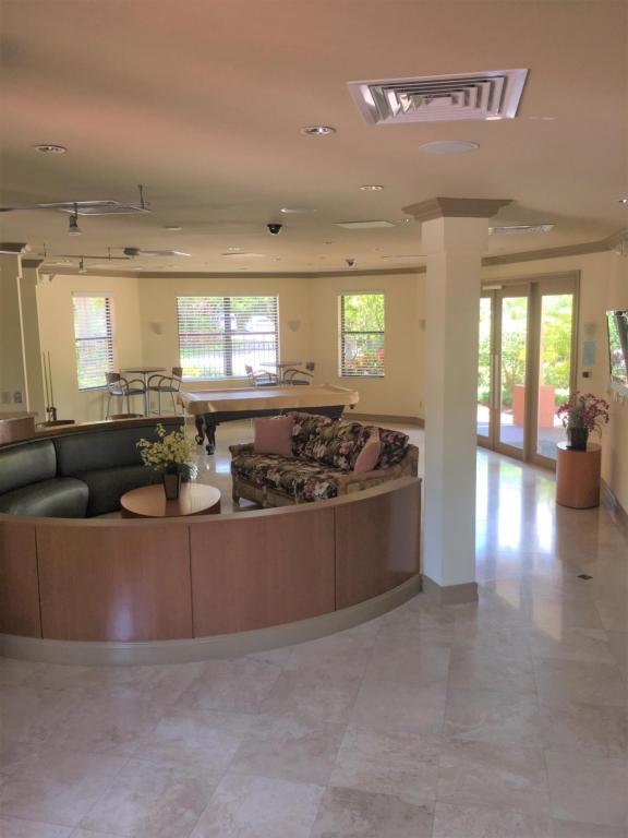 UNO LAGO - Residential Lease