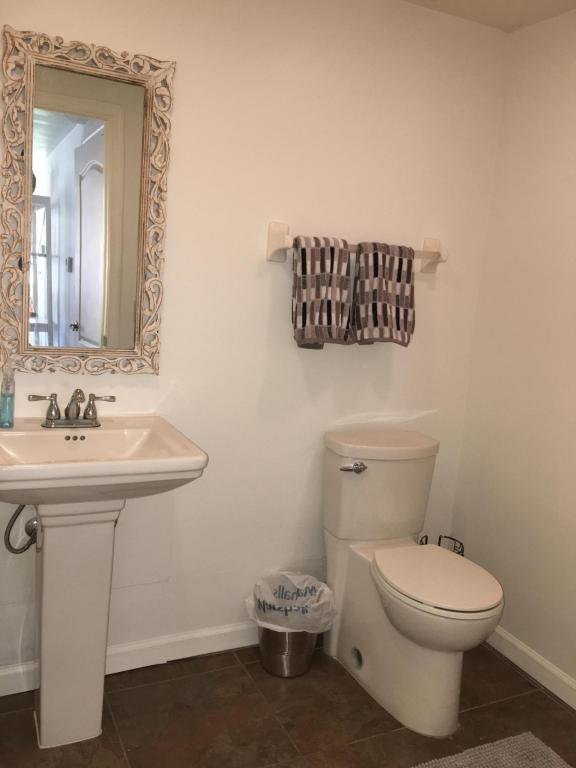 UNO LAGO - Residential Lease