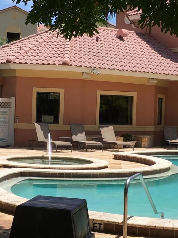 UNO LAGO - Residential Lease