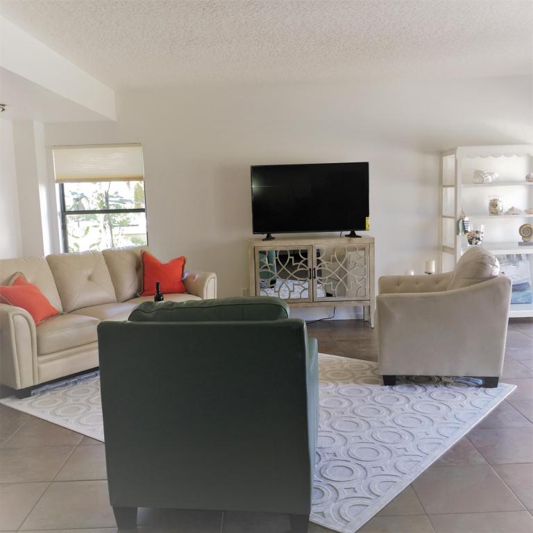 UNO LAGO - Residential Lease