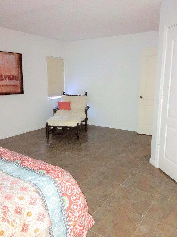 UNO LAGO - Residential Lease