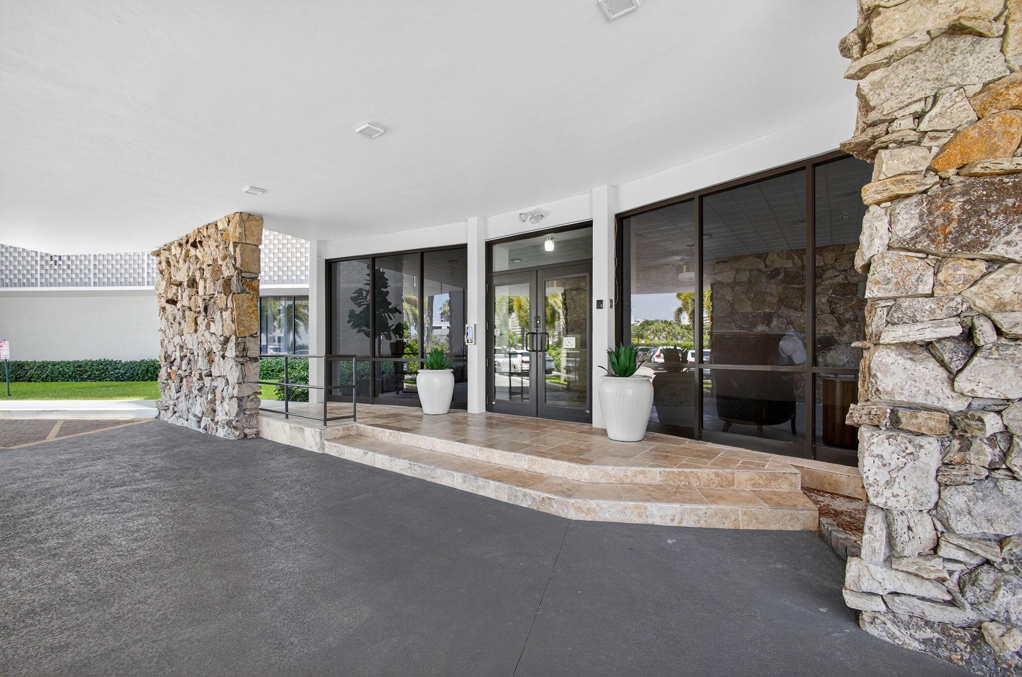 336 Golfview Road 905