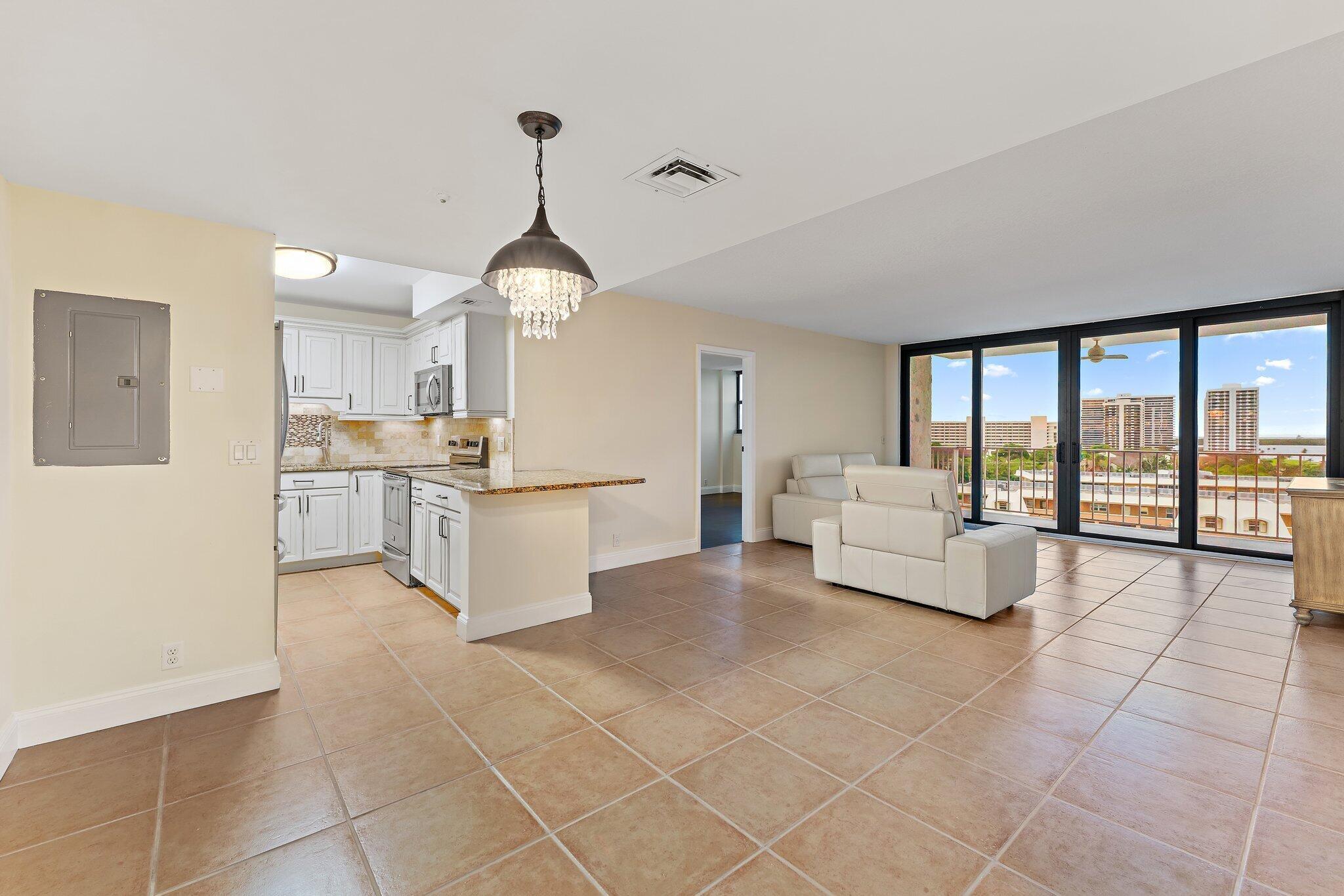 336 Golfview Road 905