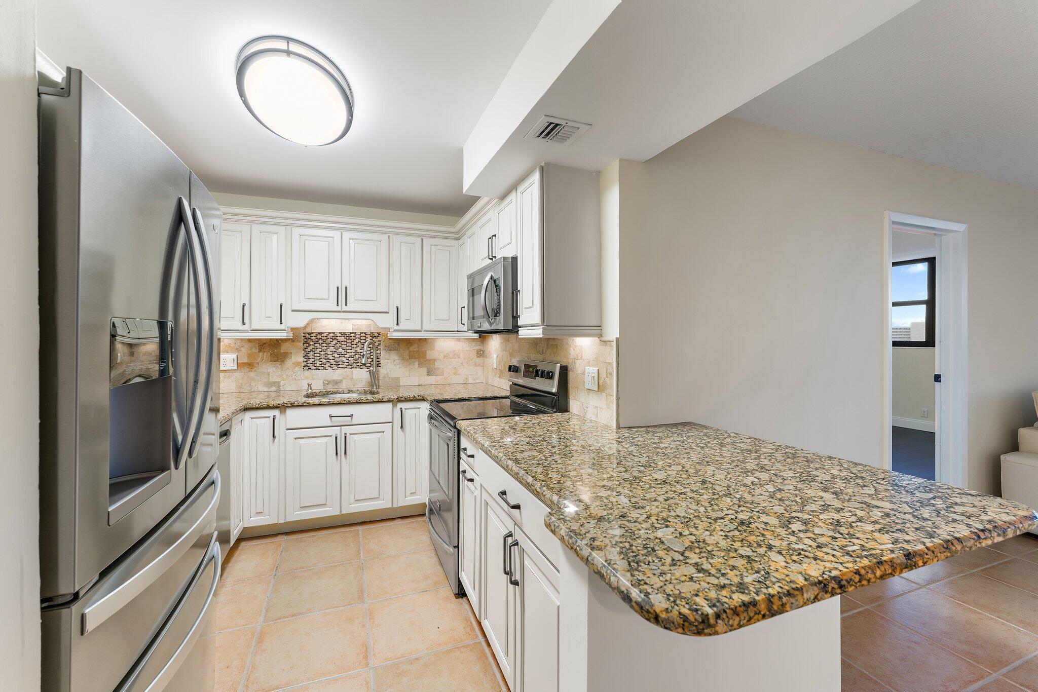 336 Golfview Road 905
