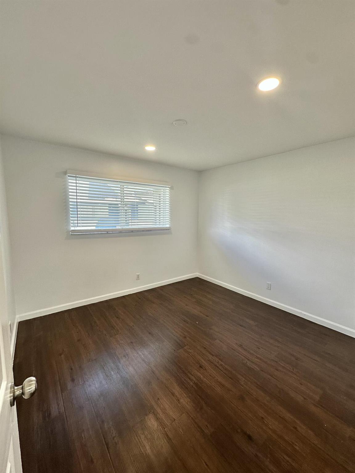 TIFFANY LAKE COND PHASE T - Residential Lease