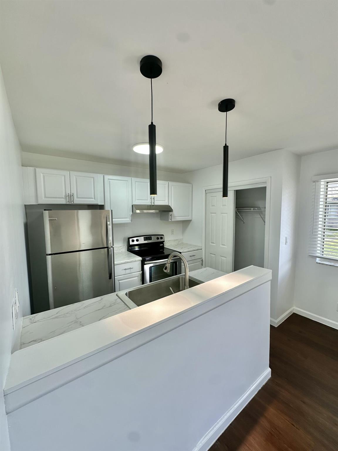 TIFFANY LAKE COND PHASE T - Residential Lease