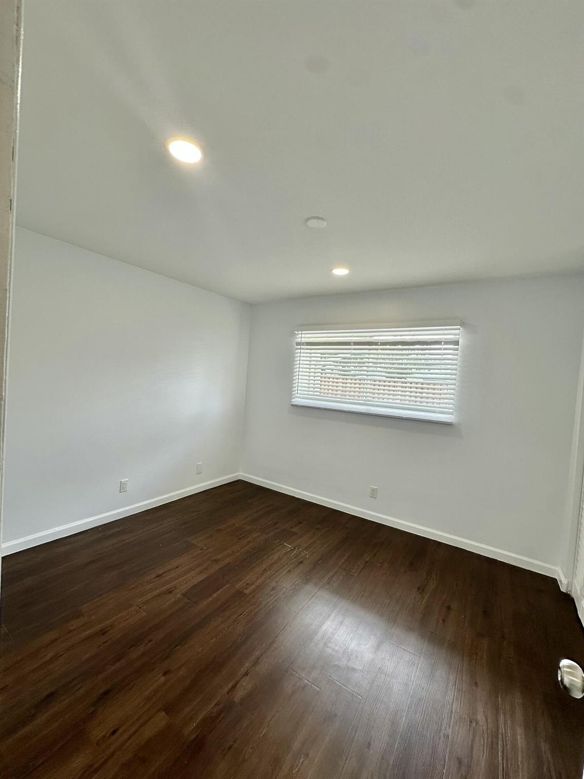 TIFFANY LAKE COND PHASE T - Residential Lease