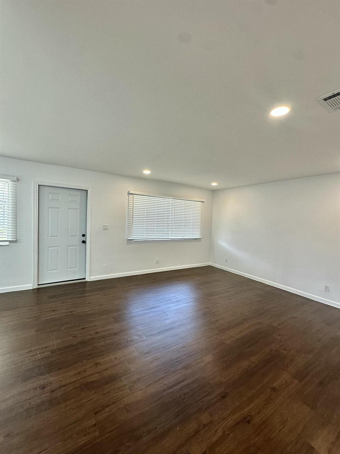 TIFFANY LAKE COND PHASE T - Residential Lease