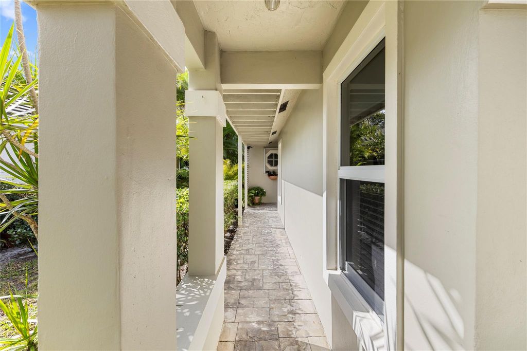 Photo of 2933 Myrtle Oak Circle, Davie, FL 33328 (MLS # F10549564)