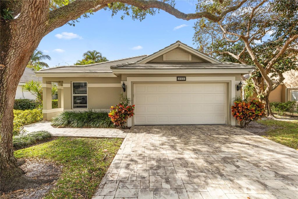Photo of 2933 Myrtle Oak Circle, Davie, FL 33328 (MLS # F10549564)