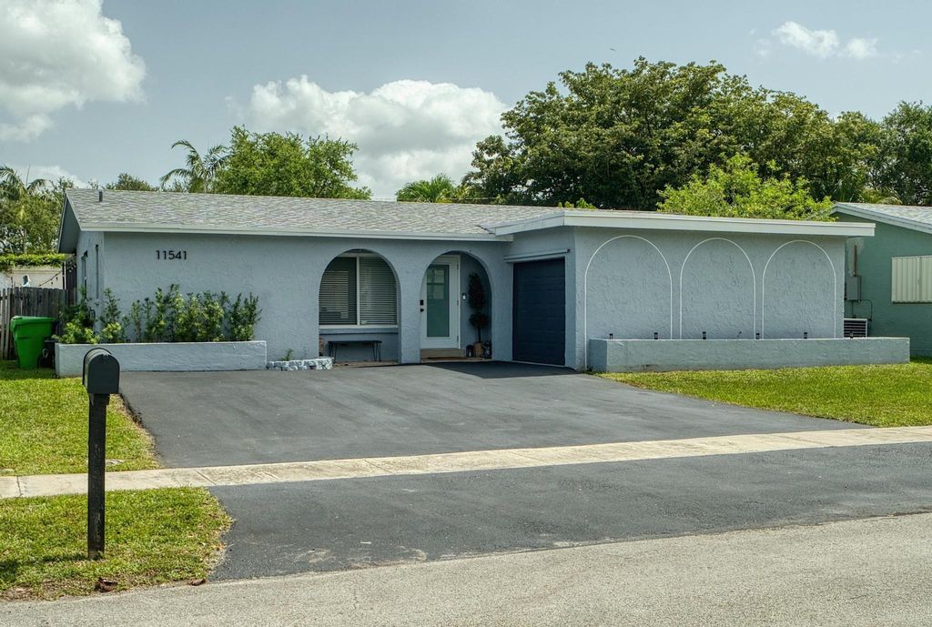 Photo of 11541 NW 33rd St, Sunrise, FL 33323 (MLS # F10507813)