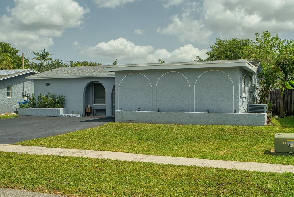 Photo of 11541 NW 33rd St, Sunrise, FL 33323 (MLS # F10507813)