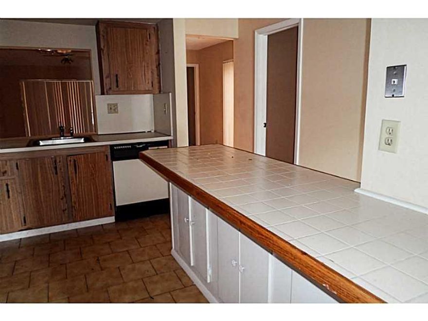 Seldom available 3 br 2 ba villa in Longwood Village. Large kitchen & living/dining combo. Snack counter. Foyer. Triple split bedrooms. Atrium. Tile w/carpet in bedrooms. Updated bathrooms. Screened patio. Entire unit being painted & professionally cleane d. Association painting outside. Fast approval--no association approval required. Professionally managed by Coldwell Banker.