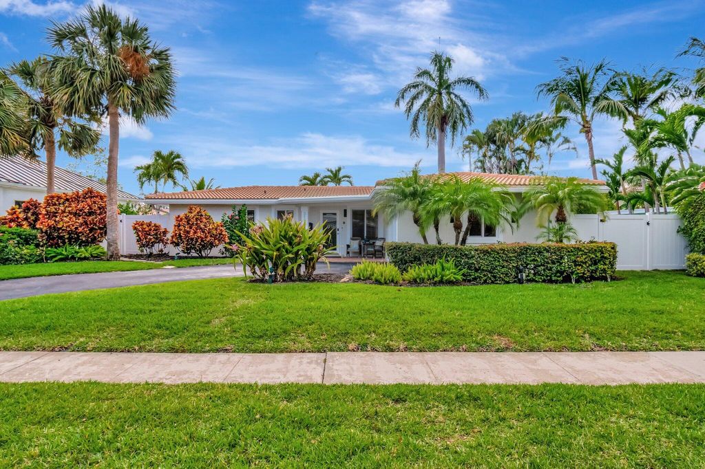 Photo of 311 SW 7 Terrace, Boca Raton, FL 33486 (MLS # R11086977)