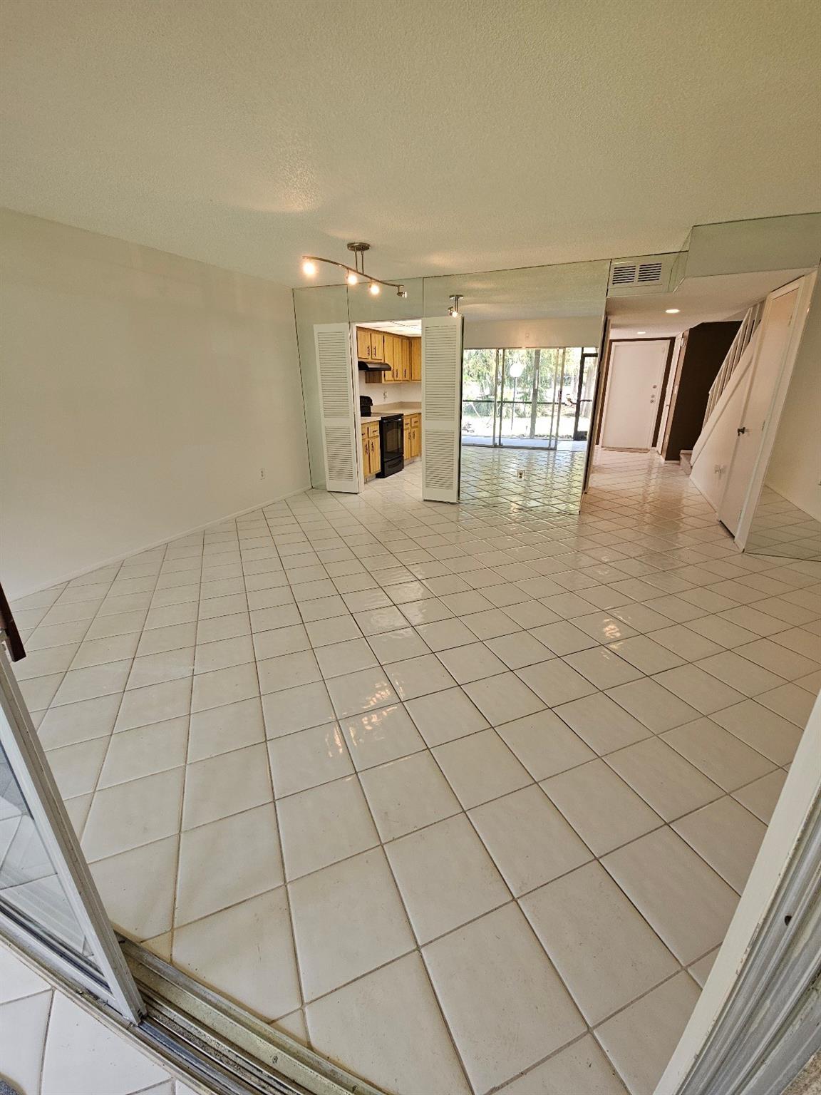 The Manors Twnhs 14-15 Co - Residential Lease