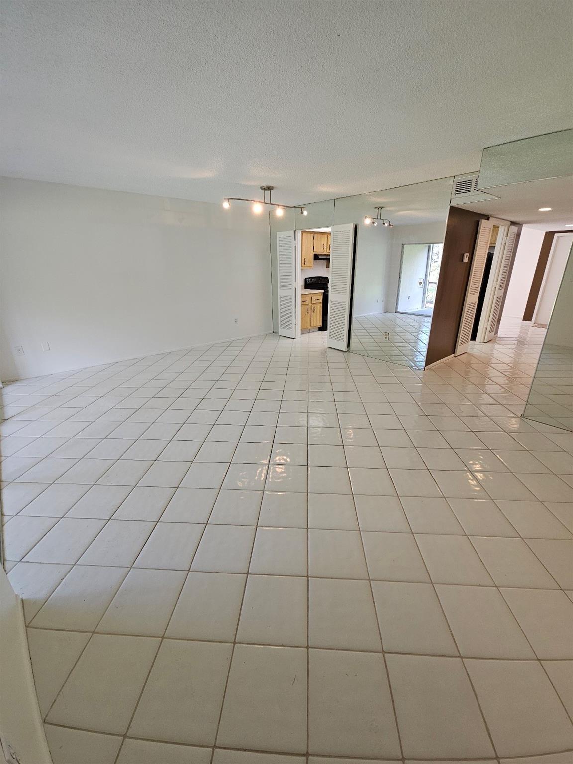 The Manors Twnhs 14-15 Co - Residential Lease