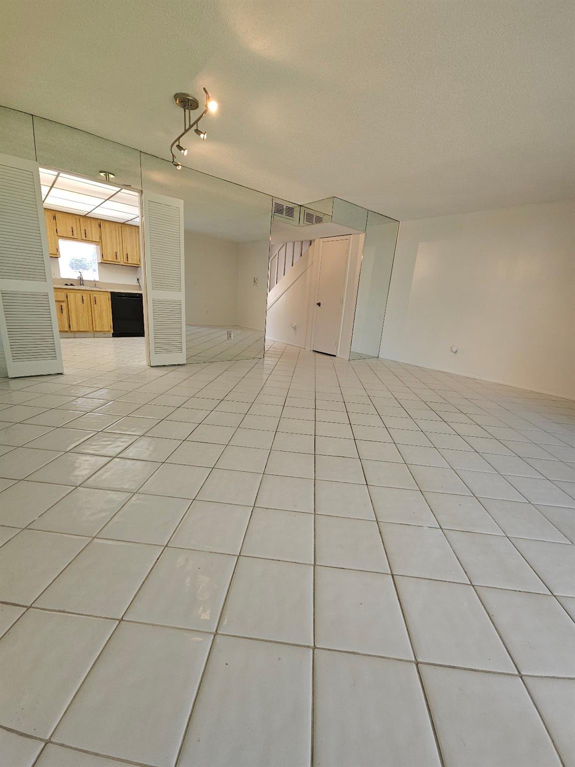 The Manors Twnhs 14-15 Co - Residential Lease