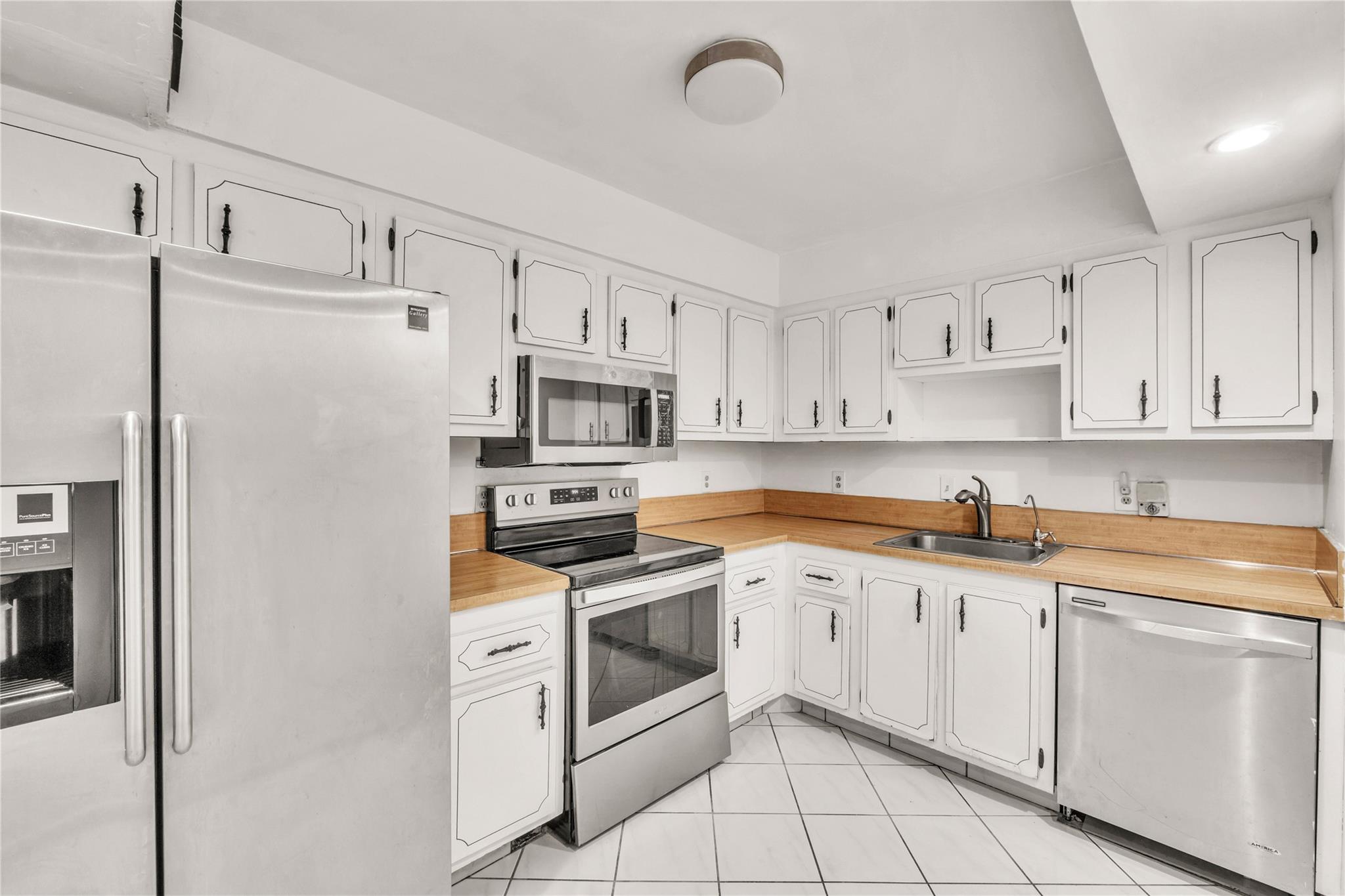 Great price for this 2/2 condo, open floor plan and an extra room/porch which is great as an office. Lots of closet space. Remodeled bathroom vanity with double sinks. Kitchen boasts stainless stell appliances. Split bedroom floor plan for privacy. The community has 2 tennis courts, 2 pools, a jacuzzi, sauna, gym, theatre, billiards, shuffle, library and much more. Low HOA which includes water, trash removal sewer and pest control. The condo comes with one parking space and lots of guest parking. Laundry just down the hall. This condo is conveniently located near the Broward Mall, lots of good restaurants, the Turnpike and Starbucks. Also 15 mins from Nova University. No special assessments, 50 year certification has been completed. Rec lease. No renting for the first 3 years of ownership.
