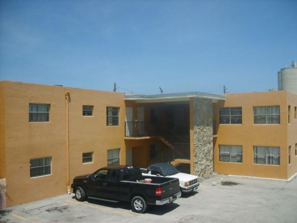 Photo of 614 Avenue I #4, Fort Pierce, FL 34950 (MLS # F10493578)